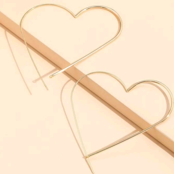 Heart Hoop Earrings 💕 - Picture 2 of 4